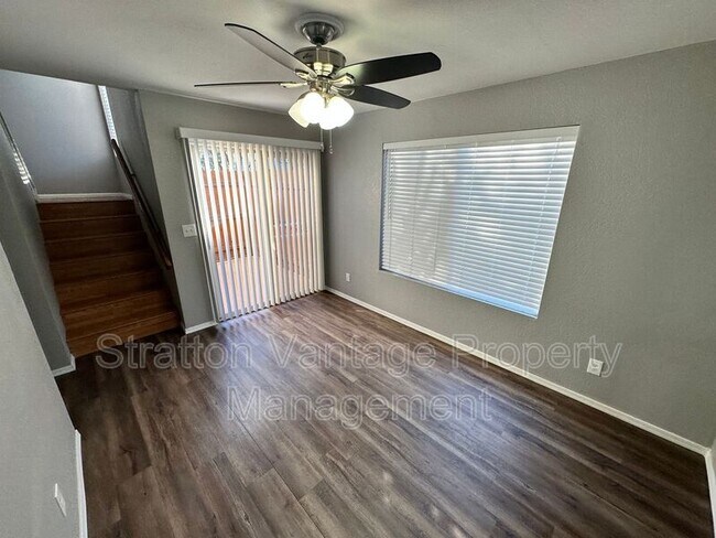 Foto del edificio - 2929 E Broadway Rd