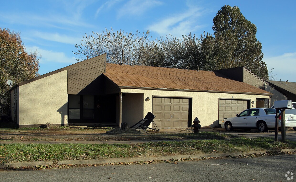 Foto del edificio - 4801-4901 SE Hickory Ave