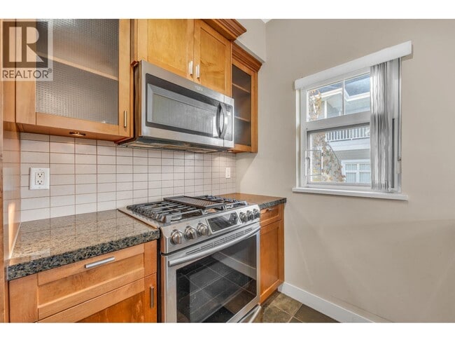 Photo du bâtiment - 7388 Macpherson Ave