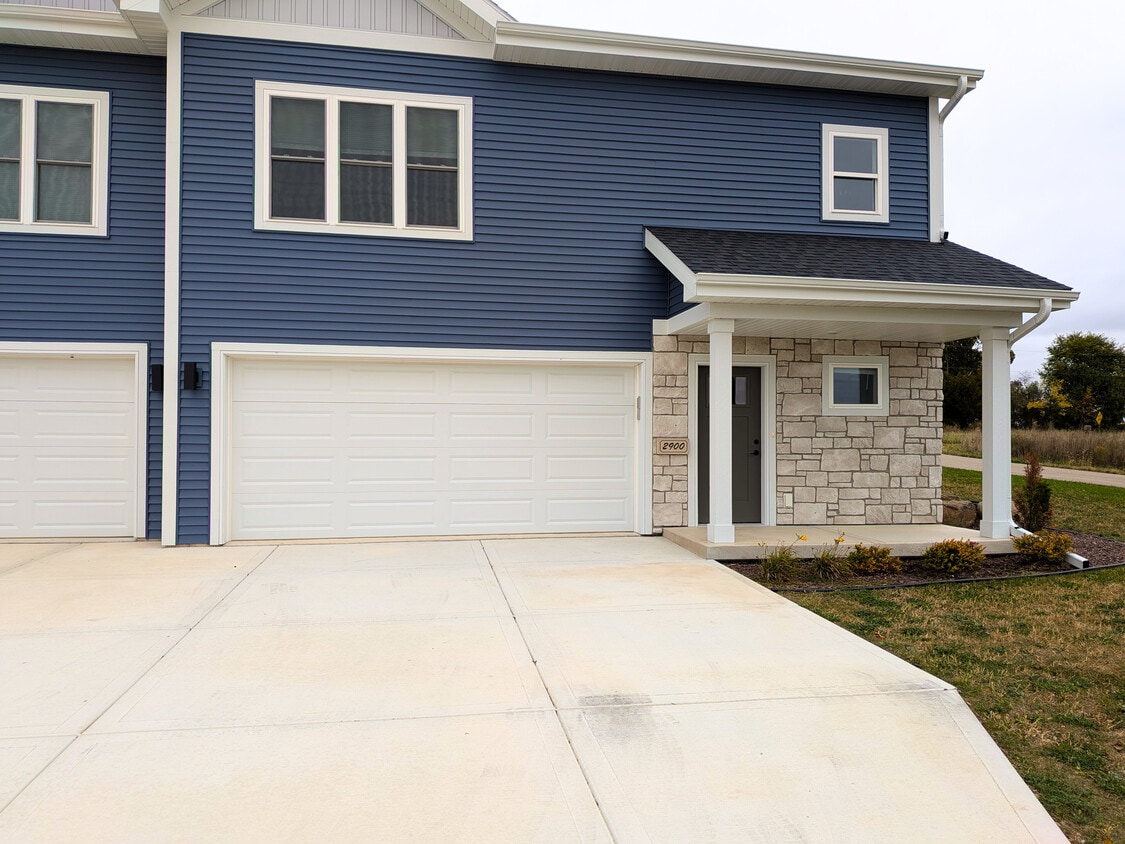 Primary Photo - 2900 Blue Grass Dr