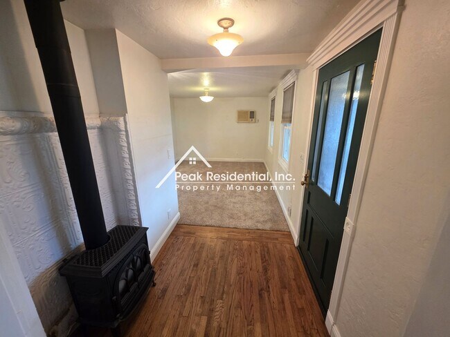 Foto del edificio - Charming 2bd/1ba Victorian Duplex