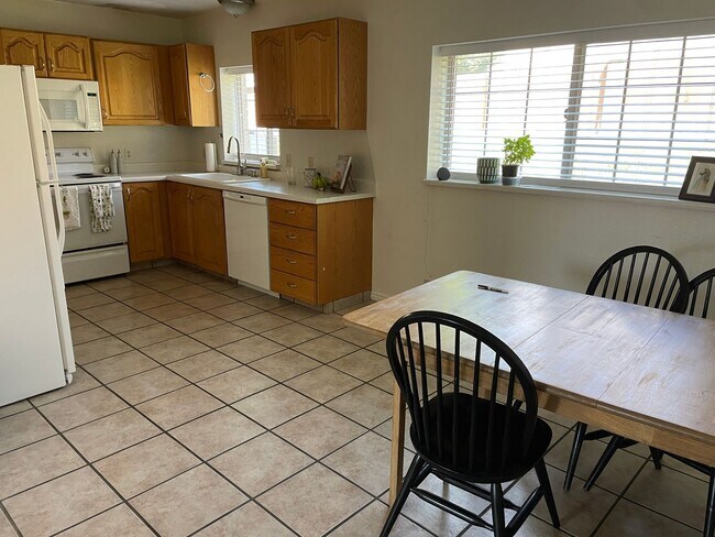 Foto del edificio - North Orem 2 bedroom/1 bath apartment