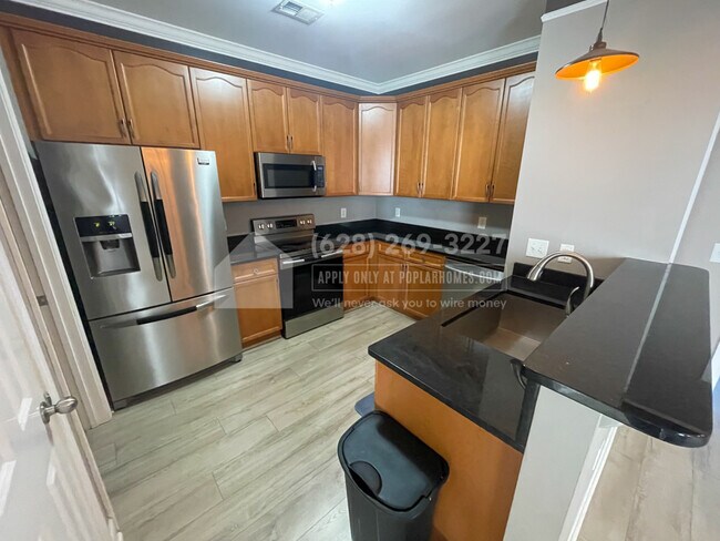 Foto del edificio - 7160 Sunnywood Dr