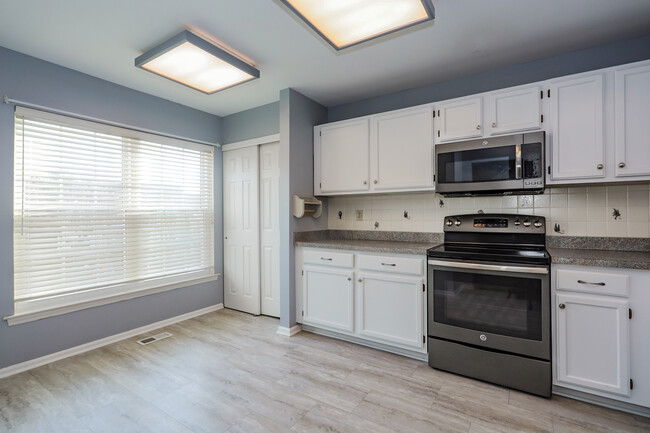 Kitchen, front window - 407 Benham Ct
