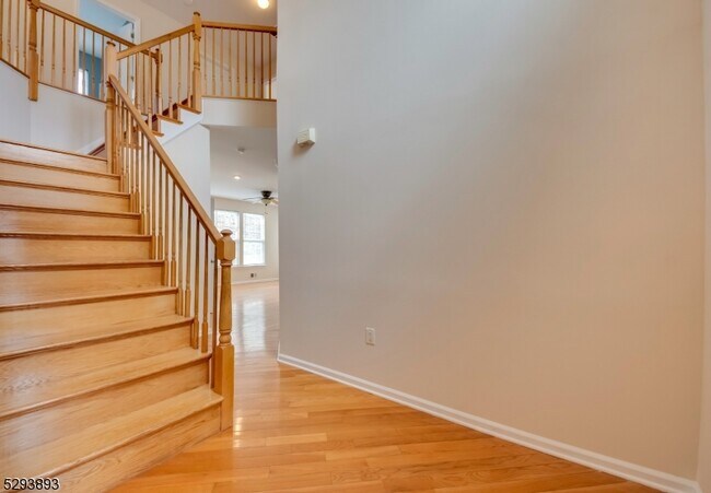 Foto del edificio - 97 Winding Hill Dr