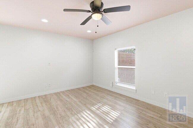 Building Photo - 1308 Southport Dr