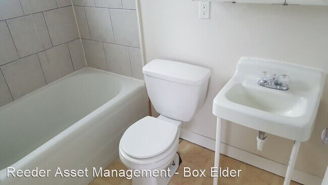 Foto del edificio - 70 N 500 E