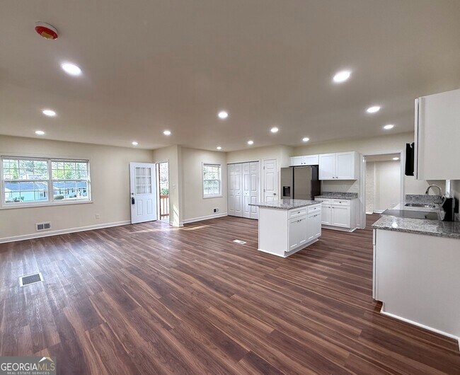 Foto del edificio - 2182 Rosewood Rd