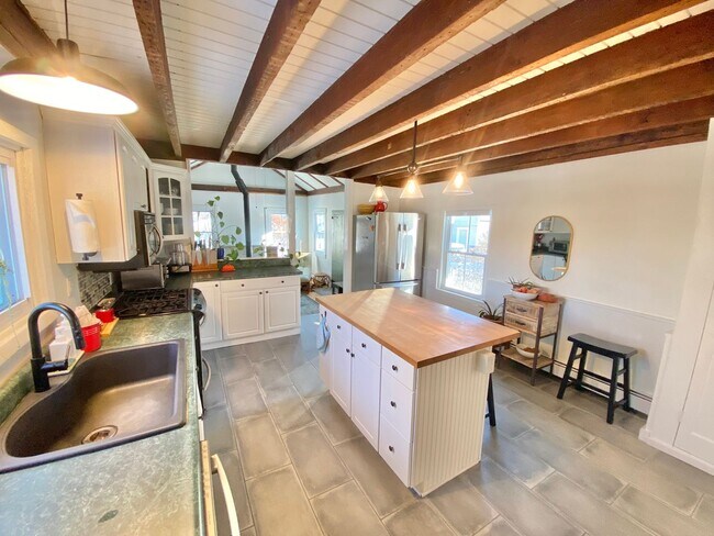 Foto del edificio - 3 Bedroom House Colchester Available 8/15