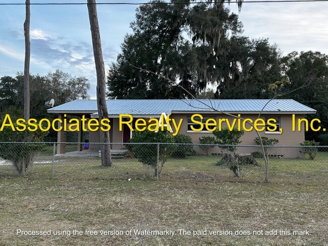 Building Photo - 3 bed 1 bath in the SE,