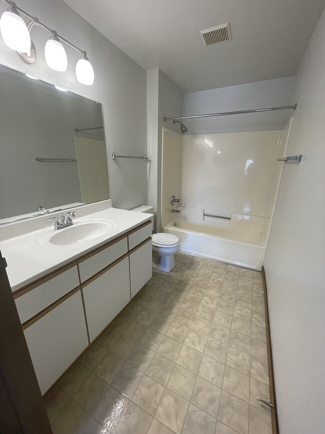 Building Photo - 2855 Glen Creek Pl