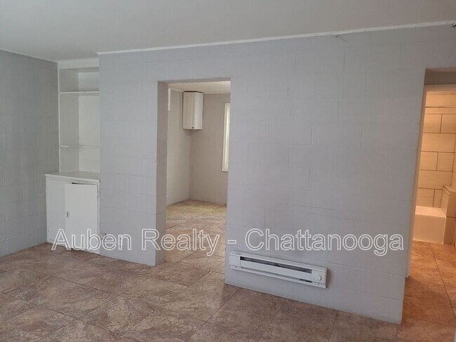 Building Photo - 713 Lupton Dr