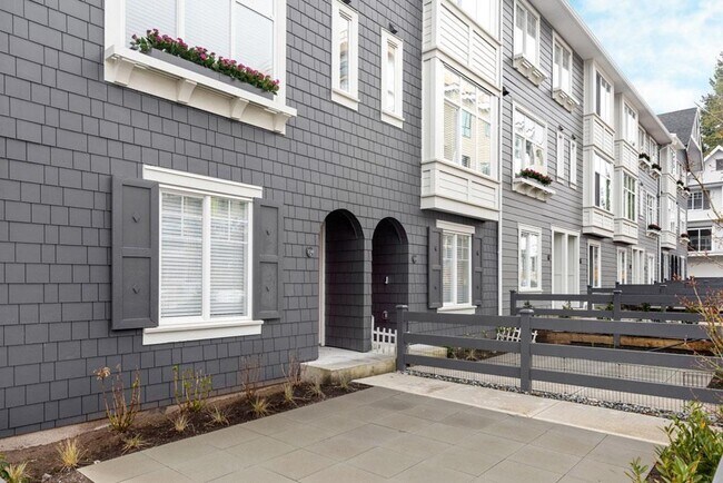 Photo du bâtiment - 150 15778 85TH AVENUE