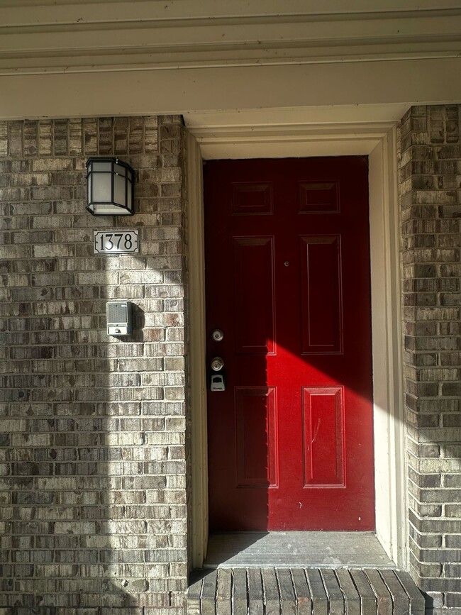 Foto del edificio - 1378 Constance Dr