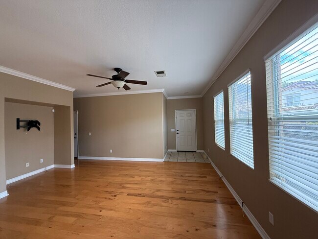 Foto del edificio - 590 Yarrow Dr