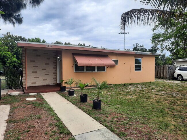 Foto del edificio - 4350 NE 18th Ave