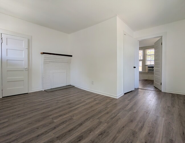 Building Photo - 810 Shull St
