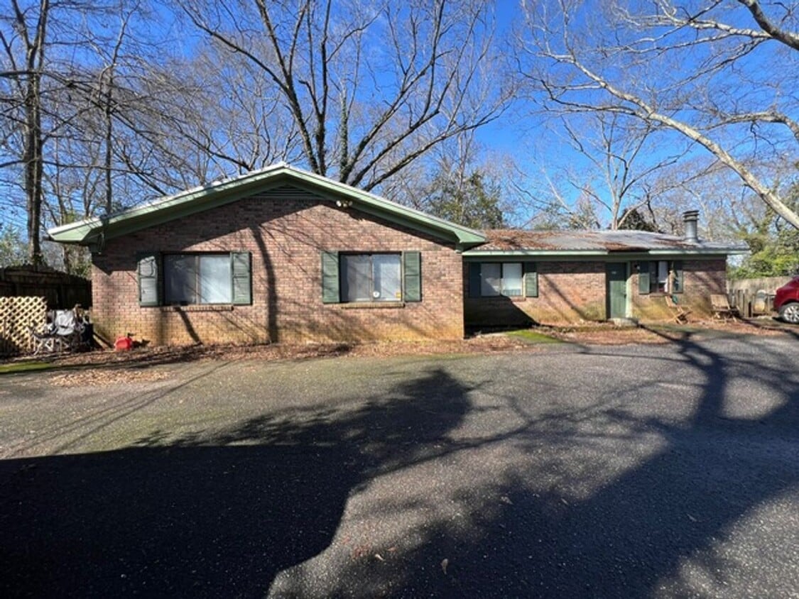 2 bed 1 bath duplex on Barber St. - 2 bed 1 bath duplex on Barber St.