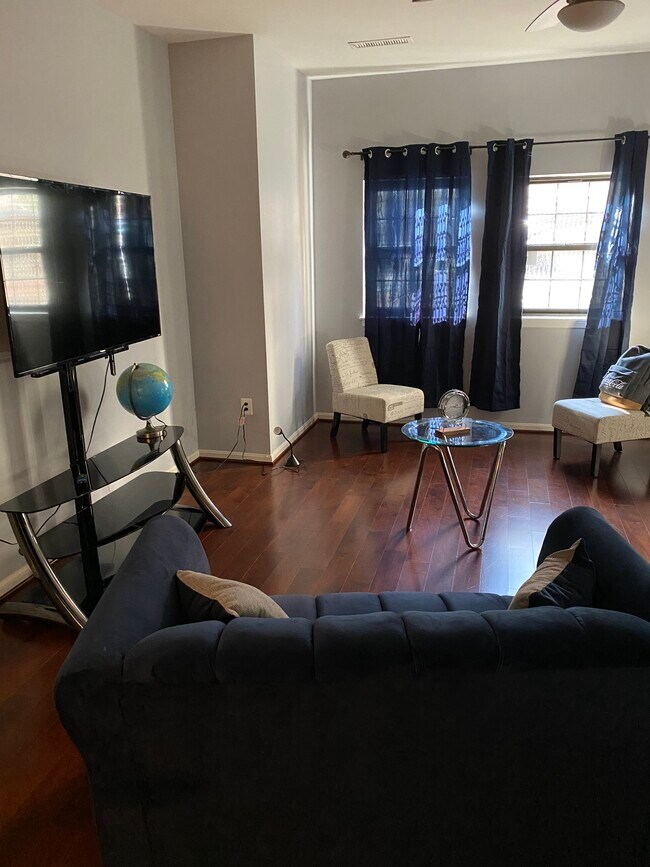 Building Photo - 1017 Hunter St