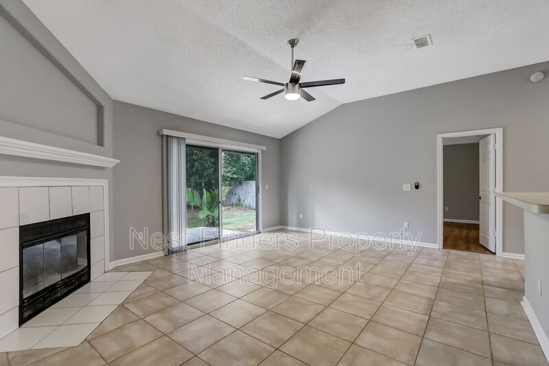 Foto principal - 9642 Pritmore Rd E