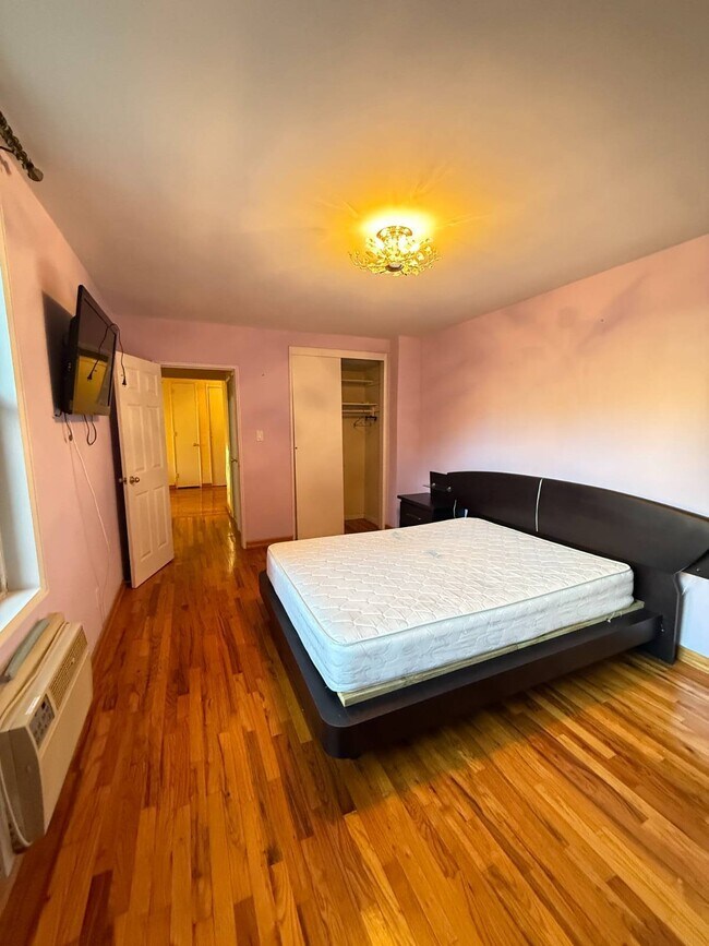 Foto del edificio - 1580 E 18th St