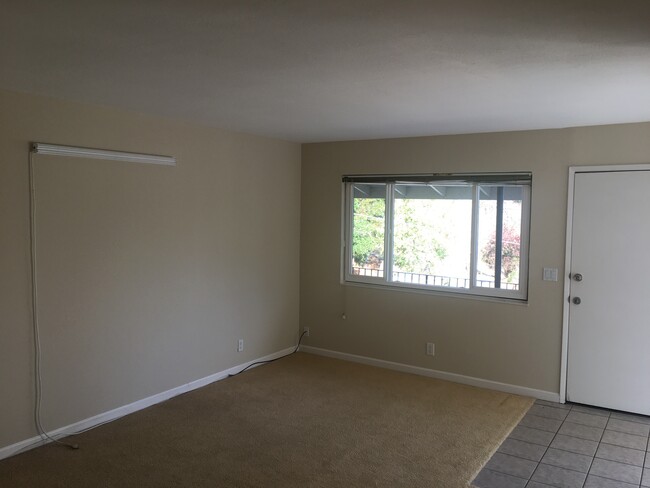 Building Photo - 2279 Cuadra Ct