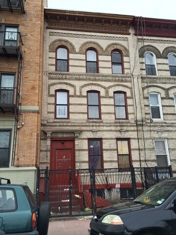 Primary Photo - 1228 Halsey St