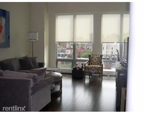 Building Photo - 360 Newbury St