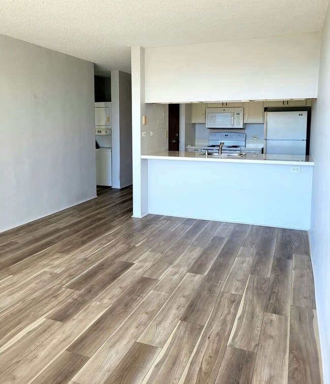 Building Photo - AVAILABLE | One Bedroom, One Bathroom | Lo...