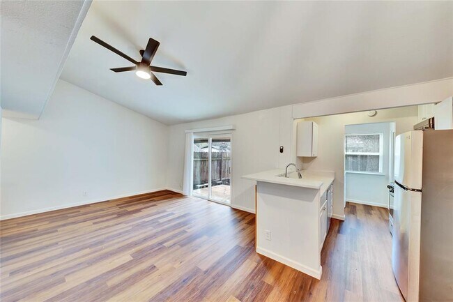 Building Photo - 3514 Southridge Dr