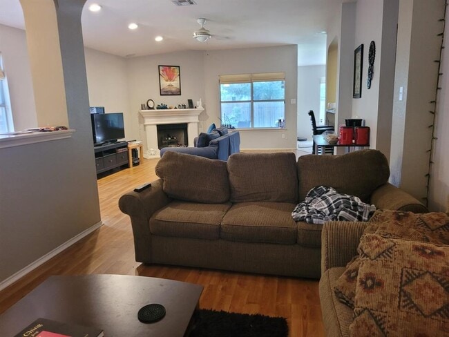 Building Photo - 15724 Cadoz Dr
