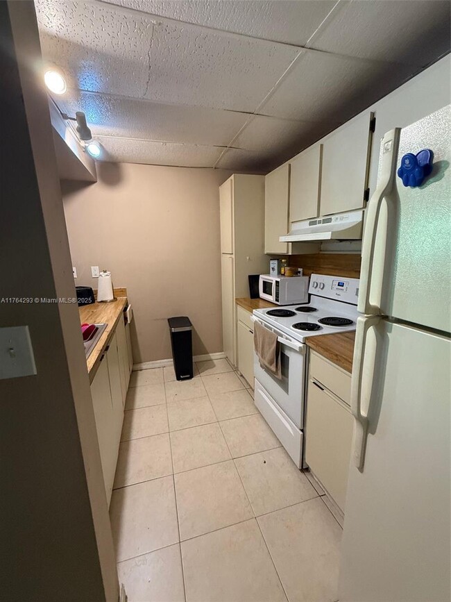 Building Photo - 7125 NW 186th St