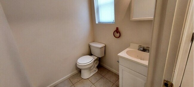 Building Photo - 2 Bedroom Duplex