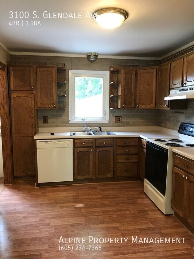 Primary Photo - 4 Bed/1 Bath Single Family Home For Rent!!