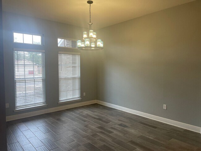Foto del edificio - Excellent 4 Bedroom
