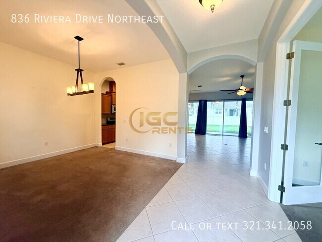 Foto del edificio - 836 Riviera Dr NE