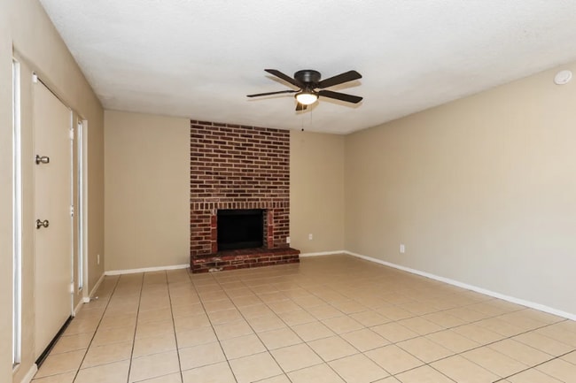 Building Photo - 3011 N 86th Ave