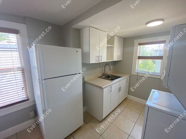 Foto del edificio - 308 W Warren Ave