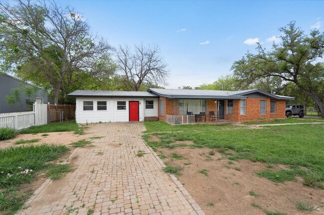 Building Photo - 10205 Old Menchaca Rd