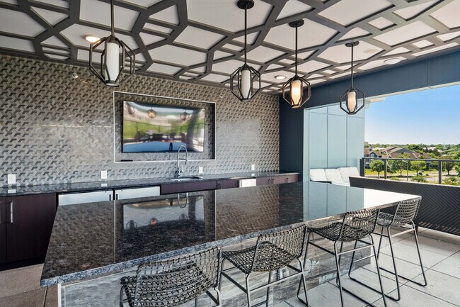 La terraza al aire libre de Emerson_EXT_Amenity_Oct2024 - The Emerson
