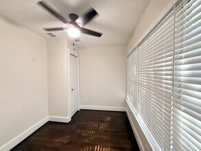 Building Photo - 318 Caladium St