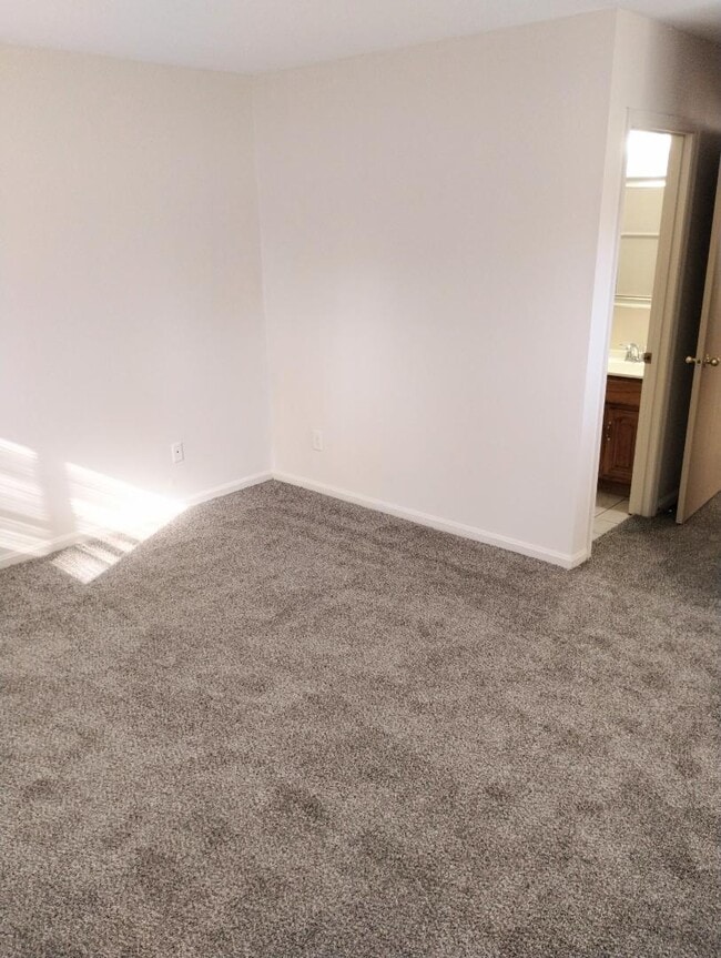 Foto del edificio - 3932-3936 Banks Rd - 3940-1