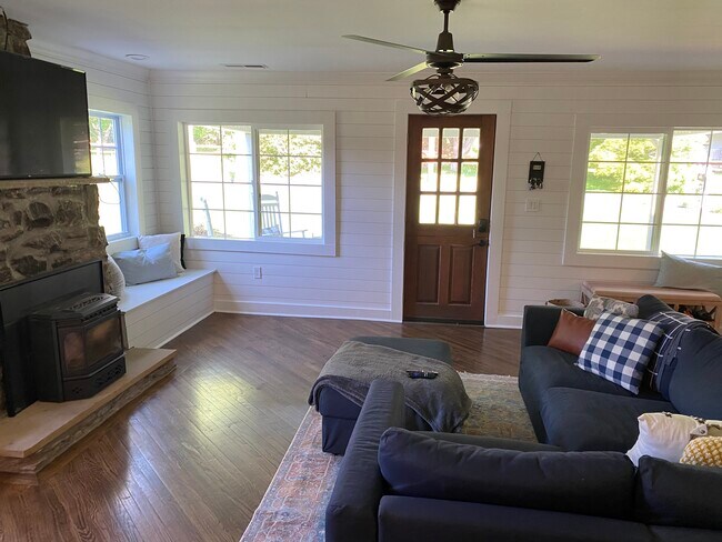 Foto del edificio - 1483 Meetinghouse Rd