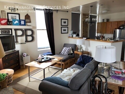 Building Photo - Spacious + Centrally Located 2bd/1.5bth To...