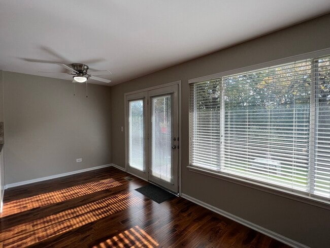 Building Photo - 320 Crestview Dr