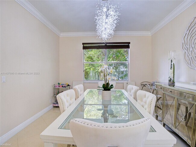 Foto del edificio - 5 br, 4.5 bath House - 13484 NW 13th St 13484