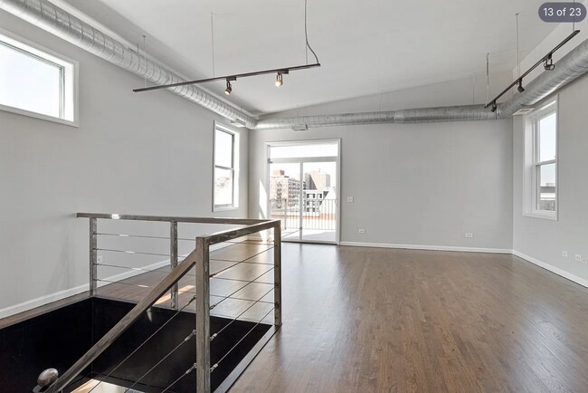 Foto del edificio - Incredible 2 Bedroom 2 Bath West Loop, Chicago Penthouse Condo for Lease