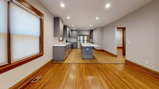 Building Photo - Modern 10 Bedroom House Close to U of M Ca...