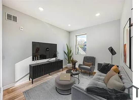 Foto del edificio - 4217 Mantua Ave