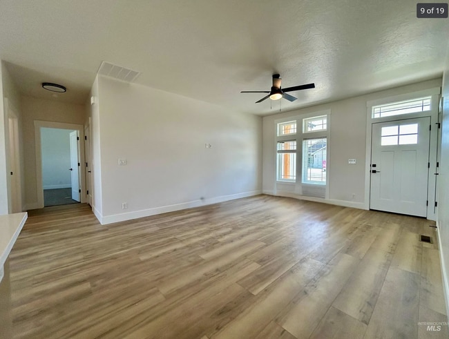 Building Photo - 1465 Mateo Ave